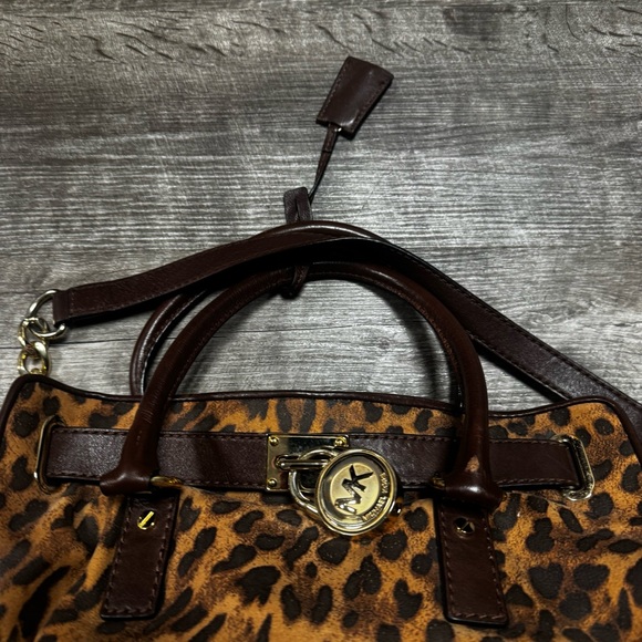 Michael Kors Hamilton Leopard Print Handbag - Picture 3 of 8